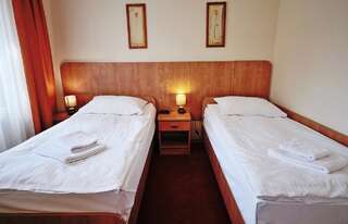 Отели типа «постель и завтрак» Dworek Familijny Колобжег Стандартный двухместный номер с 2 отдельными кроватями-3