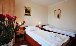 Отели типа «постель и завтрак» Dworek Familijny Колобжег Стандартный двухместный номер с 2 отдельными кроватями-5